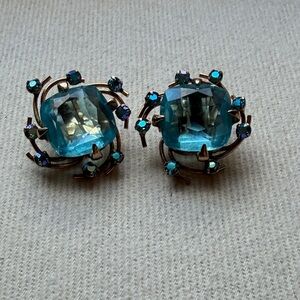 BERGERE VINTAGE Blue Crystal Cluster Clip-On Earrings - Women Jewelry